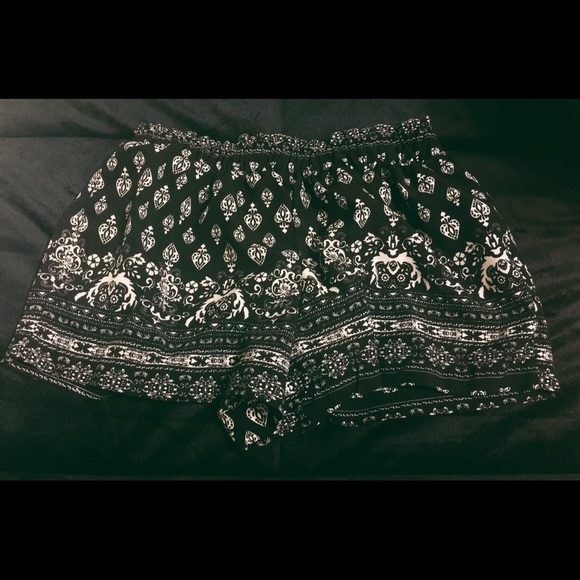 Cute black printed shorts - Picture 1 of 1